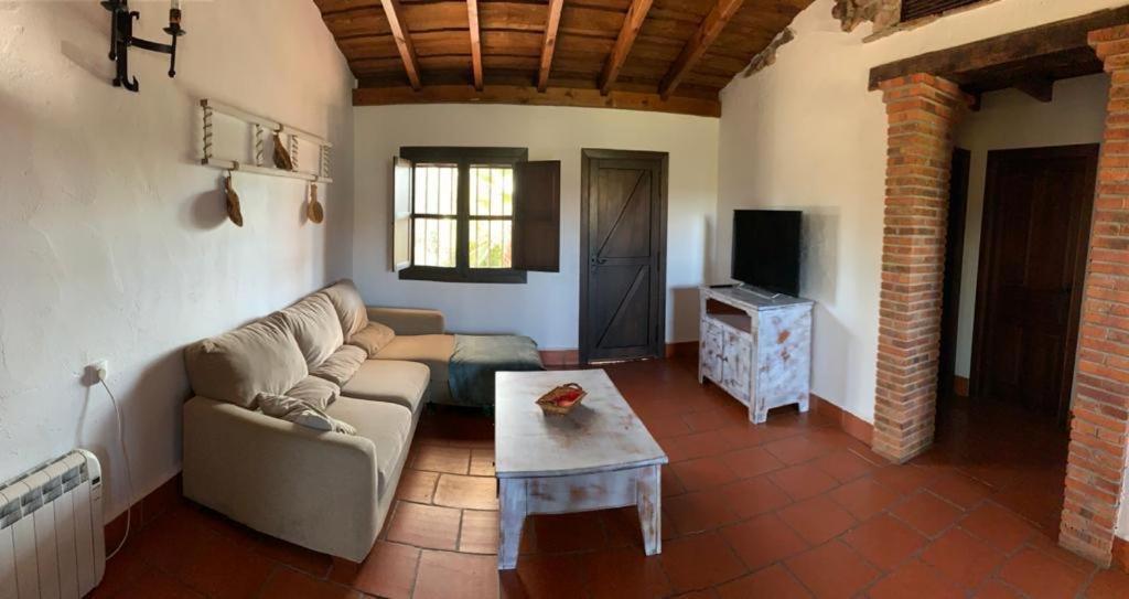 El Pueblo De Leo Hotel Badajoz Bagian luar foto
