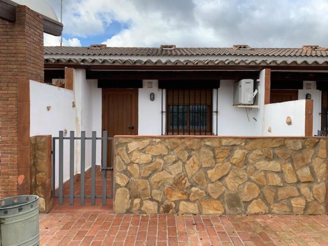 El Pueblo De Leo Hotel Badajoz Bagian luar foto