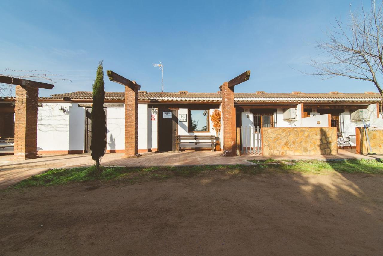 El Pueblo De Leo Hotel Badajoz Bagian luar foto