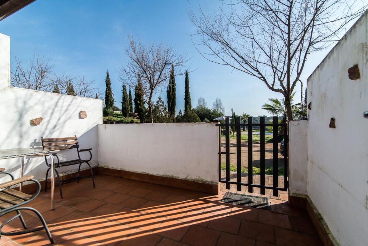 El Pueblo De Leo Hotel Badajoz Bagian luar foto